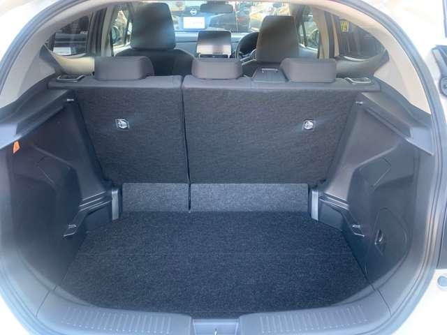 アクア １．５　Ｚ　衝突被害軽減ブレーキ　ＬＥＤヘッドライト　イモビライザー　アルミホイール　オートクルーズコントロール　点検記録簿　エアコン　カーテンエアバッグ　ＥＴＣ　キーレス　パワーウインドウ　ＡＢＳ　アイドリングＳ　エアバッグ　Ｂカメ（13枚目）