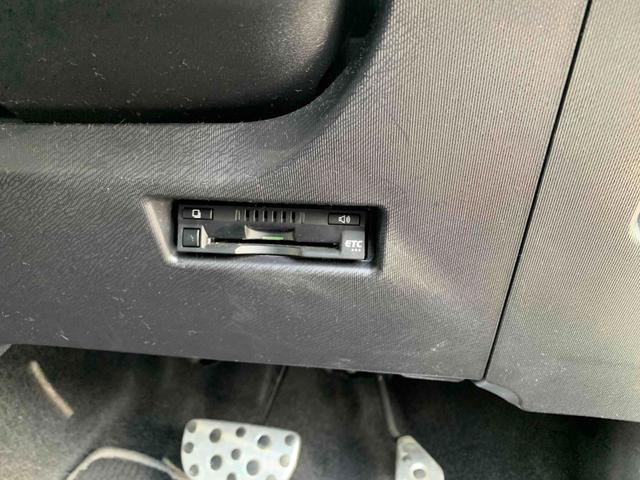 アクア Ｇ　ＧＲスポーツ・１７インチパッケージ　盗難防止システム　衝撃安全ボディ　運転席助手席エアバック　ＣＶＴ　パワーステアリング　パワーウィンドウ　エアコン　ＡＢＳ　ＥＳＣ（21枚目）