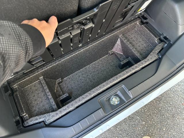 タント カスタムＸ　試乗車ＵＰ・９インチナビ・バックモニター（18枚目）