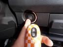 エンジンプッシュスタートシステムなので、鍵を取り出すことなくエンジンの始動が可能です!