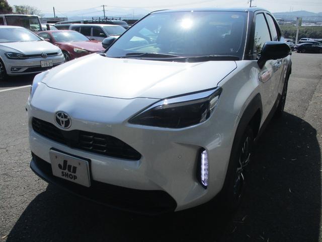 ヤリスクロス 　登録済み未使用車　ツートンカラー　シートヒーター　パワーバックドア　全方位カメラ　ステアリングヒーター　オートハイビーム　ＥＴＣ２．０　パワーシート　クルーズコントロール　ステアリングリモコン（5枚目）