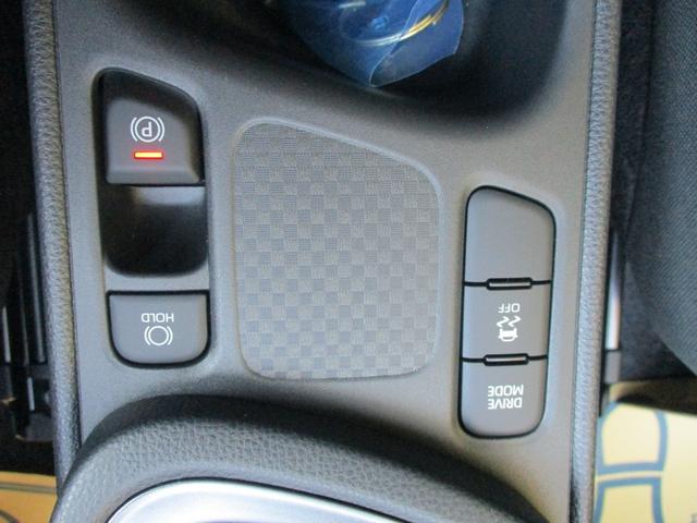 ヤリスクロス 　登録済み未使用車　ツートンカラー　シートヒーター　パワーバックドア　全方位カメラ　ステアリングヒーター　オートハイビーム　ＥＴＣ２．０　パワーシート　クルーズコントロール　ステアリングリモコン（15枚目）