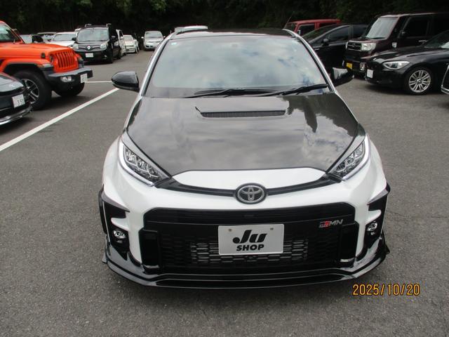 GRMNヤリス サーキットパッケージ 禁煙車 フルセグTV バックカメラ フロントカメラ 前後ドライブレコーダー レーダー探知機 ステアリングリモコン オートライト(4枚目)