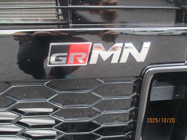 GRMNヤリス サーキットパッケージ 禁煙車 フルセグTV バックカメラ フロントカメラ 前後ドライブレコーダー レーダー探知機 ステアリングリモコン オートライト(6枚目)