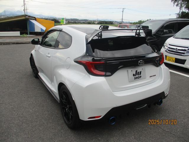 GRMNヤリス サーキットパッケージ 禁煙車 フルセグTV バックカメラ フロントカメラ 前後ドライブレコーダー レーダー探知機 ステアリングリモコン オートライト(9枚目)