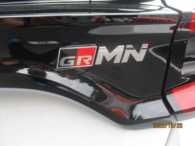 GRMNヤリス サーキットパッケージ 禁煙車 フルセグTV バックカメラ フロントカメラ 前後ドライブレコーダー レーダー探知機 ステアリングリモコン オートライト(11枚目)