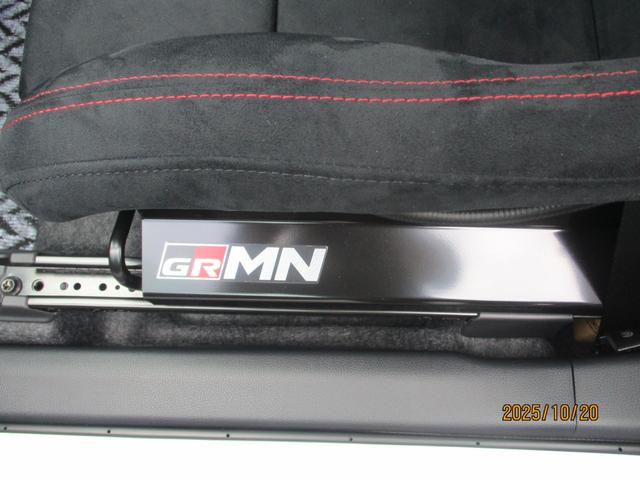 GRMNヤリス サーキットパッケージ 禁煙車 フルセグTV バックカメラ フロントカメラ 前後ドライブレコーダー レーダー探知機 ステアリングリモコン オートライト(16枚目)