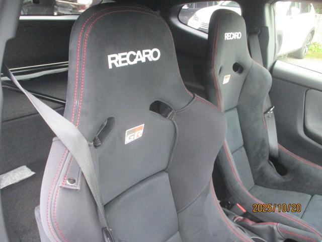 GRMNヤリス サーキットパッケージ 禁煙車 フルセグTV バックカメラ フロントカメラ 前後ドライブレコーダー レーダー探知機 ステアリングリモコン オートライト(17枚目)