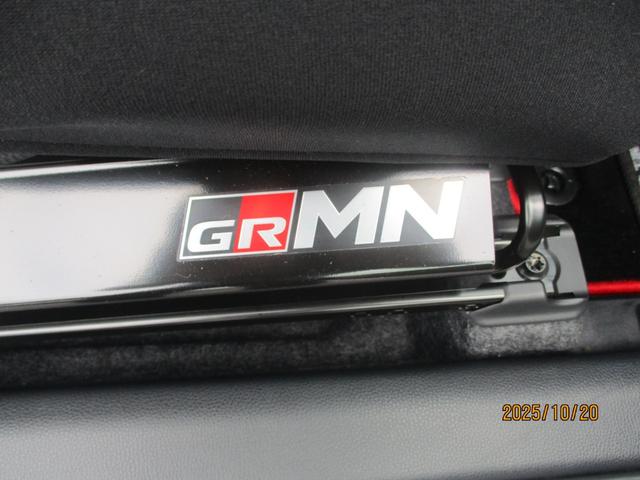 GRMNヤリス サーキットパッケージ 禁煙車 フルセグTV バックカメラ フロントカメラ 前後ドライブレコーダー レーダー探知機 ステアリングリモコン オートライト(18枚目)