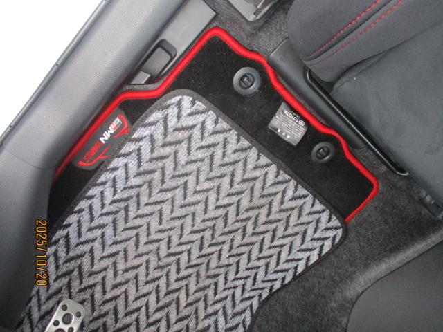 GRMNヤリス サーキットパッケージ 禁煙車 フルセグTV バックカメラ フロントカメラ 前後ドライブレコーダー レーダー探知機 ステアリングリモコン オートライト(19枚目)