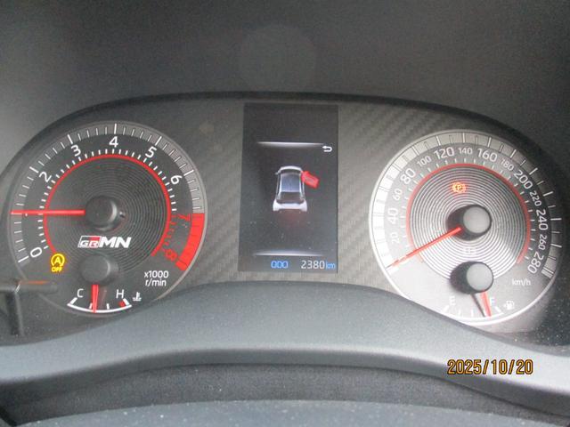 GRMNヤリス サーキットパッケージ 禁煙車 フルセグTV バックカメラ フロントカメラ 前後ドライブレコーダー レーダー探知機 ステアリングリモコン オートライト(36枚目)