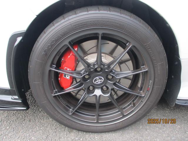 GRMNヤリス サーキットパッケージ 禁煙車 フルセグTV バックカメラ フロントカメラ 前後ドライブレコーダー レーダー探知機 ステアリングリモコン オートライト(42枚目)