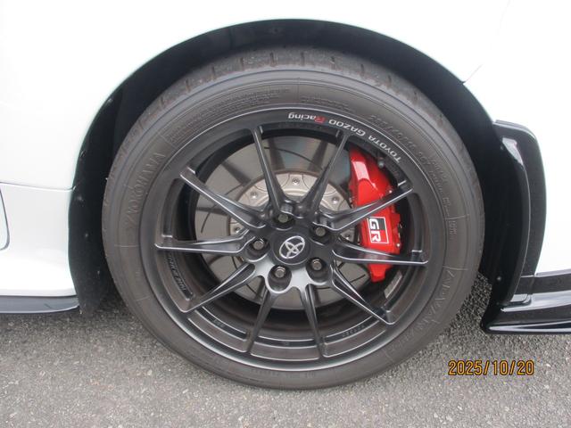 GRMNヤリス サーキットパッケージ 禁煙車 フルセグTV バックカメラ フロントカメラ 前後ドライブレコーダー レーダー探知機 ステアリングリモコン オートライト(43枚目)