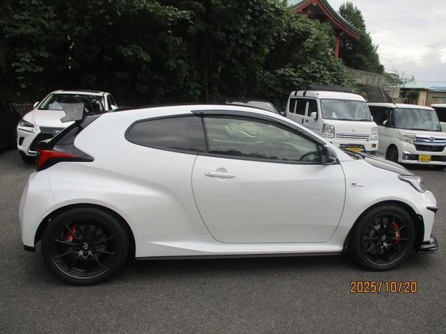 GRMNヤリス サーキットパッケージ 禁煙車 フルセグTV バックカメラ フロントカメラ 前後ドライブレコーダー レーダー探知機 ステアリングリモコン オートライト(45枚目)