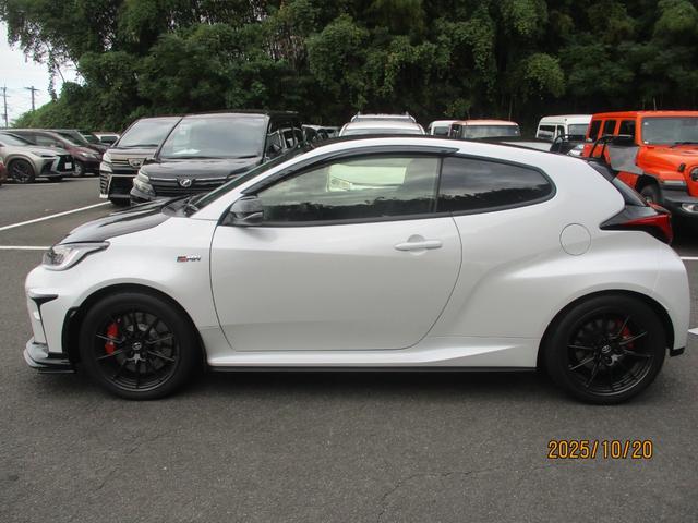 GRMNヤリス サーキットパッケージ 禁煙車 フルセグTV バックカメラ フロントカメラ 前後ドライブレコーダー レーダー探知機 ステアリングリモコン オートライト(46枚目)