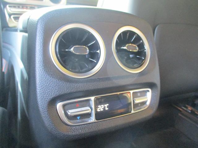 Ｇクラス Ｇ４００ｄ　ＡＭＧライン　左ハンドル　サンルーフ　禁煙車　ブルメスターサウンド　純正前後ドライブレコーダー　純正フロアマット　スペアキー　スペアタイヤ　ＥＴＣ２．０　全方位カメラ　フルセグＴＶ　パドルシフト（14枚目）