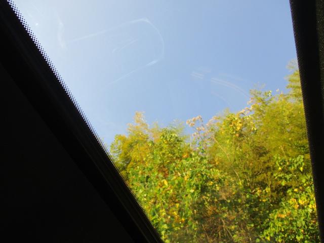 Ｇクラス Ｇ４００ｄ　ＡＭＧライン　左ハンドル　サンルーフ　禁煙車　ブルメスターサウンド　純正前後ドライブレコーダー　純正フロアマット　スペアキー　スペアタイヤ　ＥＴＣ２．０　全方位カメラ　フルセグＴＶ　パドルシフト（32枚目）