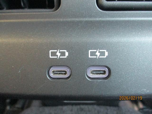 クラウンクロスオーバー Gアドバンスド・レザーパッケージ パワーバックドア AC100V パワーシート メモリーパワーシート 全方位カメラ 置くだけ充電 シートヒーター シートベンチレーション ETC2.0 オートハイビーム クルーズコントロール(17枚目)