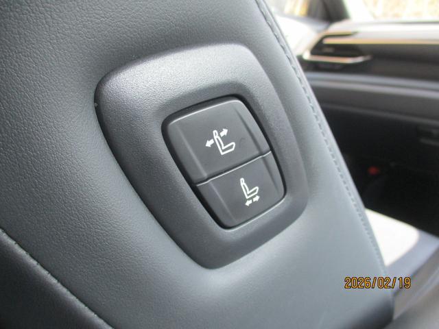 クラウンクロスオーバー Gアドバンスド・レザーパッケージ パワーバックドア AC100V パワーシート メモリーパワーシート 全方位カメラ 置くだけ充電 シートヒーター シートベンチレーション ETC2.0 オートハイビーム クルーズコントロール(21枚目)