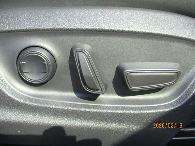 クラウンクロスオーバー Gアドバンスド・レザーパッケージ パワーバックドア AC100V パワーシート メモリーパワーシート 全方位カメラ 置くだけ充電 シートヒーター シートベンチレーション ETC2.0 オートハイビーム クルーズコントロール(22枚目)