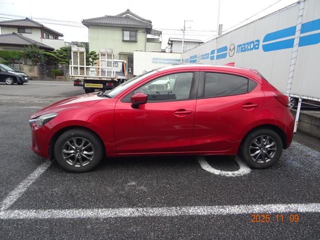 デミオ １３Ｓツーリング　ＣＤ／ＤＶＤプレイヤー＋地上デジタルＴＶチューナー（フルセグ）　セーフティパッケージ　セーフティクルーズパッケージ（4枚目）