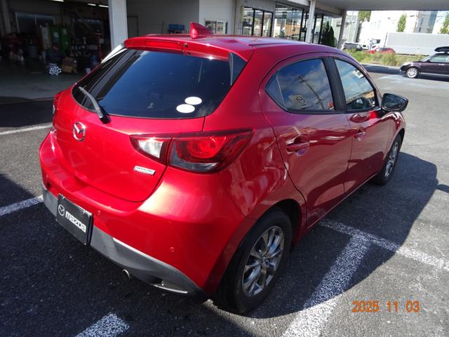 デミオ １３Ｓツーリング　ＣＤ／ＤＶＤプレイヤー＋地上デジタルＴＶチューナー（フルセグ）　セーフティパッケージ　セーフティクルーズパッケージ（7枚目）