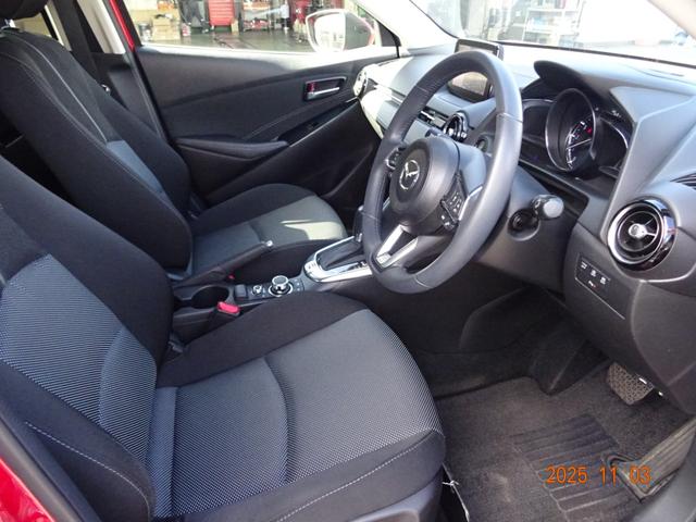 デミオ １３Ｓツーリング　ＣＤ／ＤＶＤプレイヤー＋地上デジタルＴＶチューナー（フルセグ）　セーフティパッケージ　セーフティクルーズパッケージ（11枚目）