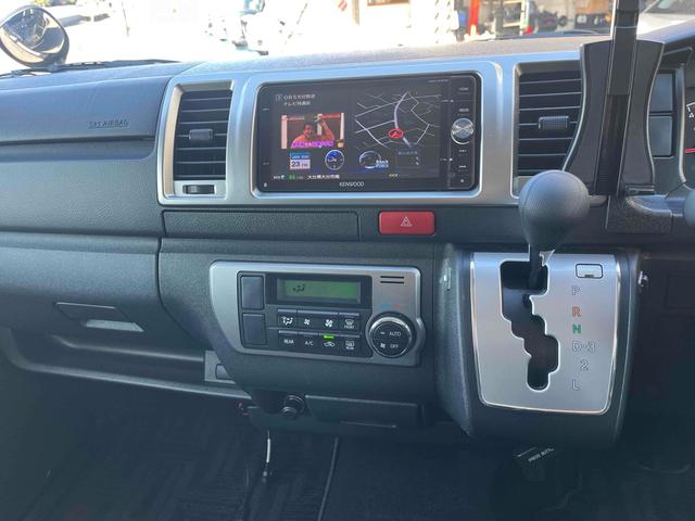 ハイエースバン ロングスーパーＧＬ　ドライブレコーダー　ＥＴＣ　ナビ　ＴＶ　クリアランスソナー　両側スライドドア　キーレスエントリー　ＡＴ　ＣＤ　ＤＶＤ再生　エアコン　パワーステアリング　パワーウィンドウ（3枚目）