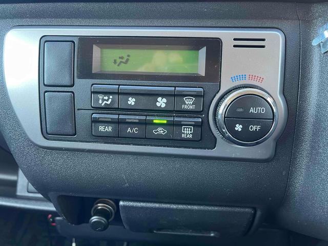 ハイエースバン ロングスーパーＧＬ　ドライブレコーダー　ＥＴＣ　ナビ　ＴＶ　クリアランスソナー　両側スライドドア　キーレスエントリー　ＡＴ　ＣＤ　ＤＶＤ再生　エアコン　パワーステアリング　パワーウィンドウ（6枚目）