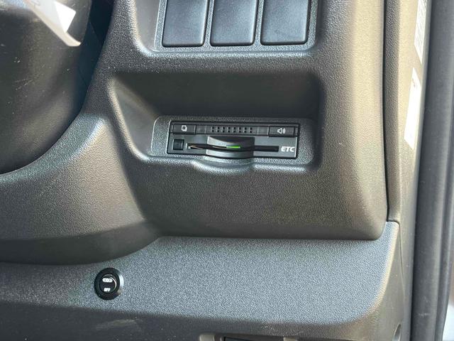 ハイエースバン ロングスーパーＧＬ　ドライブレコーダー　ＥＴＣ　ナビ　ＴＶ　クリアランスソナー　両側スライドドア　キーレスエントリー　ＡＴ　ＣＤ　ＤＶＤ再生　エアコン　パワーステアリング　パワーウィンドウ（9枚目）