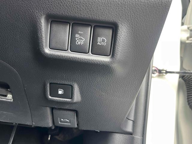 Ｃ－ＨＲ Ｇ　ドライブレコーダー　ＥＴＣ　バックカメラ　クリアランスソナー　オートクルーズコントロール　レーンアシスト　衝突被害軽減システム　ＴＶ　オートマチックハイビーム　スマートキー　アイドリングストップ（8枚目）