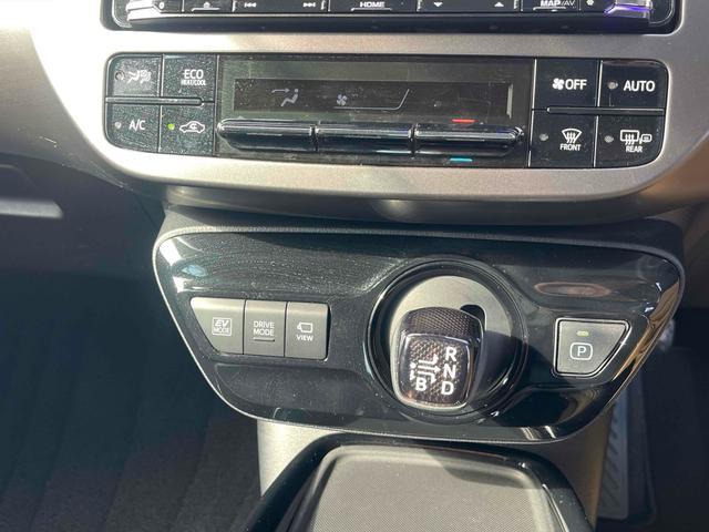 プリウス Ａツーリングセレクション・ブラックエディション　ＥＴＣ　クリアランスソナー　レーンアシスト　オートクルーズコントロール　パークアシスト　衝突被害軽減システム　全周囲カメラ　ナビ　ＴＶ　アルミホイール　オートマチックハイビーム　オートライト（7枚目）