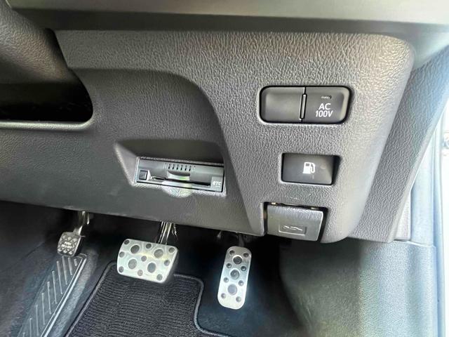 プリウス Ａツーリングセレクション・ブラックエディション　ＥＴＣ　クリアランスソナー　レーンアシスト　オートクルーズコントロール　パークアシスト　衝突被害軽減システム　全周囲カメラ　ナビ　ＴＶ　アルミホイール　オートマチックハイビーム　オートライト（9枚目）