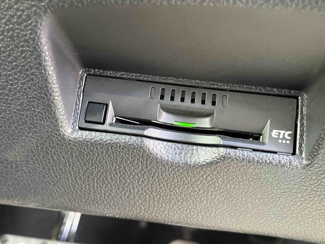 プリウス Ａツーリングセレクション・ブラックエディション　ＥＴＣ　クリアランスソナー　レーンアシスト　オートクルーズコントロール　パークアシスト　衝突被害軽減システム　全周囲カメラ　ナビ　ＴＶ　アルミホイール　オートマチックハイビーム　オートライト（10枚目）