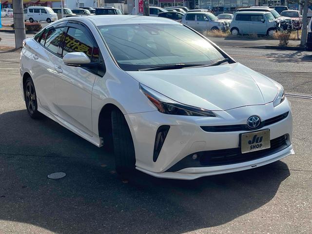 プリウス Ａツーリングセレクション・ブラックエディション　ＥＴＣ　クリアランスソナー　レーンアシスト　オートクルーズコントロール　パークアシスト　衝突被害軽減システム　全周囲カメラ　ナビ　ＴＶ　アルミホイール　オートマチックハイビーム　オートライト（13枚目）