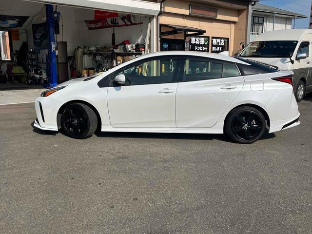 プリウス Ａツーリングセレクション・ブラックエディション　ＥＴＣ　クリアランスソナー　レーンアシスト　オートクルーズコントロール　パークアシスト　衝突被害軽減システム　全周囲カメラ　ナビ　ＴＶ　アルミホイール　オートマチックハイビーム　オートライト（18枚目）