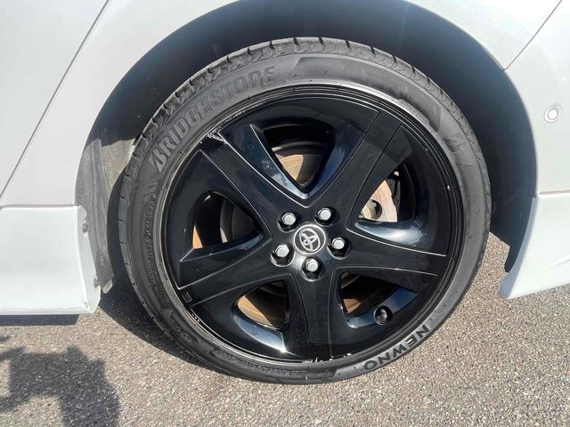 プリウス Ａツーリングセレクション・ブラックエディション　ＥＴＣ　クリアランスソナー　レーンアシスト　オートクルーズコントロール　パークアシスト　衝突被害軽減システム　全周囲カメラ　ナビ　ＴＶ　アルミホイール　オートマチックハイビーム　オートライト（19枚目）