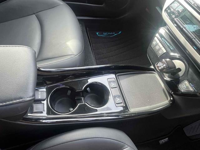 プリウス Ａツーリングセレクション・ブラックエディション　ＥＴＣ　クリアランスソナー　レーンアシスト　オートクルーズコントロール　パークアシスト　衝突被害軽減システム　全周囲カメラ　ナビ　ＴＶ　アルミホイール　オートマチックハイビーム　オートライト（23枚目）