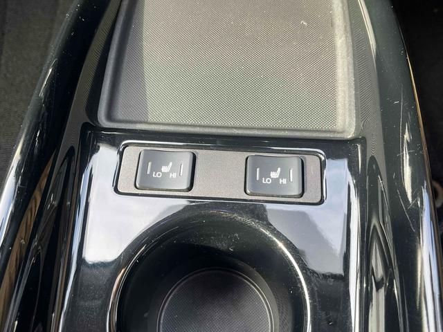 プリウス Ａツーリングセレクション・ブラックエディション　ＥＴＣ　クリアランスソナー　レーンアシスト　オートクルーズコントロール　パークアシスト　衝突被害軽減システム　全周囲カメラ　ナビ　ＴＶ　アルミホイール　オートマチックハイビーム　オートライト（24枚目）