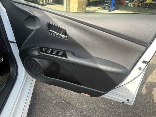 プリウス Ａツーリングセレクション・ブラックエディション　ＥＴＣ　クリアランスソナー　レーンアシスト　オートクルーズコントロール　パークアシスト　衝突被害軽減システム　全周囲カメラ　ナビ　ＴＶ　アルミホイール　オートマチックハイビーム　オートライト（27枚目）