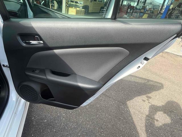 プリウス Ａツーリングセレクション・ブラックエディション　ＥＴＣ　クリアランスソナー　レーンアシスト　オートクルーズコントロール　パークアシスト　衝突被害軽減システム　全周囲カメラ　ナビ　ＴＶ　アルミホイール　オートマチックハイビーム　オートライト（28枚目）