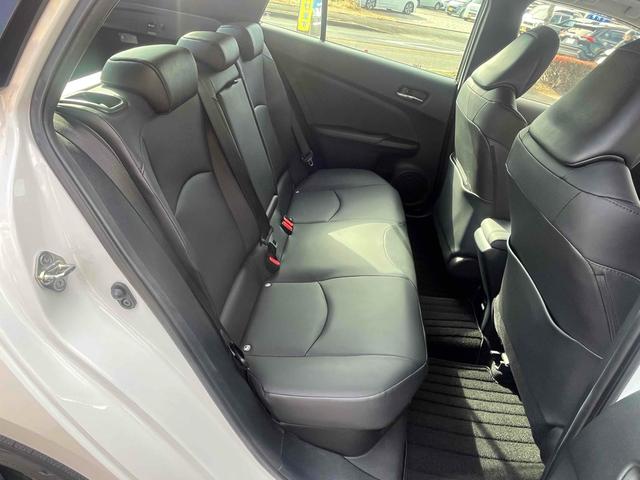 プリウス Ａツーリングセレクション・ブラックエディション　ＥＴＣ　クリアランスソナー　レーンアシスト　オートクルーズコントロール　パークアシスト　衝突被害軽減システム　全周囲カメラ　ナビ　ＴＶ　アルミホイール　オートマチックハイビーム　オートライト（31枚目）