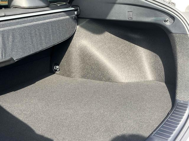 プリウス Ａツーリングセレクション・ブラックエディション　ＥＴＣ　クリアランスソナー　レーンアシスト　オートクルーズコントロール　パークアシスト　衝突被害軽減システム　全周囲カメラ　ナビ　ＴＶ　アルミホイール　オートマチックハイビーム　オートライト（36枚目）