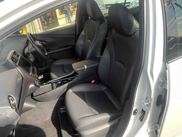 プリウス Ａツーリングセレクション・ブラックエディション　ＥＴＣ　クリアランスソナー　レーンアシスト　オートクルーズコントロール　パークアシスト　衝突被害軽減システム　全周囲カメラ　ナビ　ＴＶ　アルミホイール　オートマチックハイビーム　オートライト（40枚目）