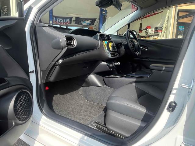 プリウス Ａツーリングセレクション・ブラックエディション　ＥＴＣ　クリアランスソナー　レーンアシスト　オートクルーズコントロール　パークアシスト　衝突被害軽減システム　全周囲カメラ　ナビ　ＴＶ　アルミホイール　オートマチックハイビーム　オートライト（41枚目）