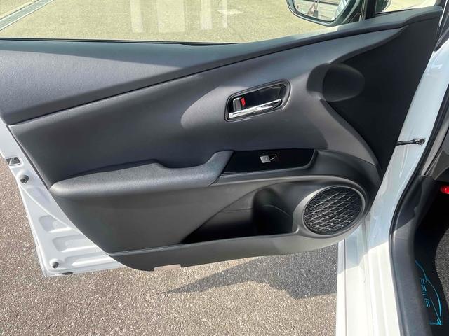 プリウス Ａツーリングセレクション・ブラックエディション　ＥＴＣ　クリアランスソナー　レーンアシスト　オートクルーズコントロール　パークアシスト　衝突被害軽減システム　全周囲カメラ　ナビ　ＴＶ　アルミホイール　オートマチックハイビーム　オートライト（42枚目）