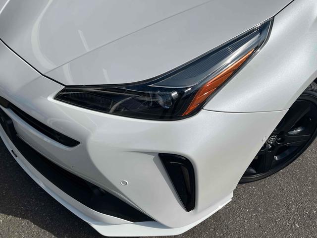 プリウス Ａツーリングセレクション・ブラックエディション　ＥＴＣ　クリアランスソナー　レーンアシスト　オートクルーズコントロール　パークアシスト　衝突被害軽減システム　全周囲カメラ　ナビ　ＴＶ　アルミホイール　オートマチックハイビーム　オートライト（47枚目）