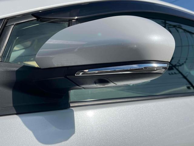 プリウス Ａツーリングセレクション・ブラックエディション　ＥＴＣ　クリアランスソナー　レーンアシスト　オートクルーズコントロール　パークアシスト　衝突被害軽減システム　全周囲カメラ　ナビ　ＴＶ　アルミホイール　オートマチックハイビーム　オートライト（49枚目）