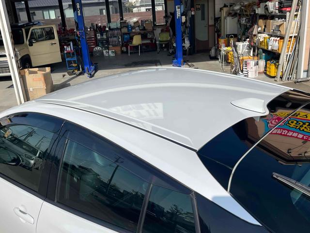 プリウス Ａツーリングセレクション・ブラックエディション　ＥＴＣ　クリアランスソナー　レーンアシスト　オートクルーズコントロール　パークアシスト　衝突被害軽減システム　全周囲カメラ　ナビ　ＴＶ　アルミホイール　オートマチックハイビーム　オートライト（52枚目）