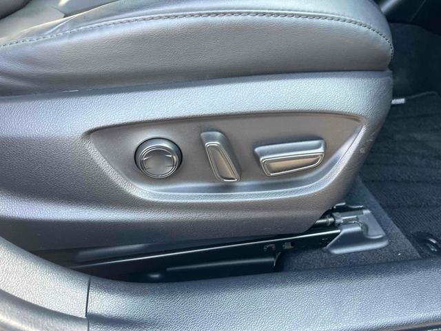 プリウス Ａツーリングセレクション・ブラックエディション　ＥＴＣ　クリアランスソナー　レーンアシスト　オートクルーズコントロール　パークアシスト　衝突被害軽減システム　全周囲カメラ　ナビ　ＴＶ　アルミホイール　オートマチックハイビーム　オートライト（55枚目）